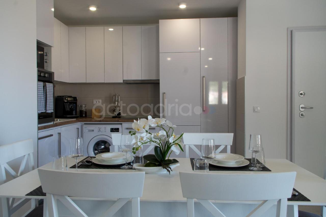 Luxury Sea View Apartment Vida Макарська Екстер'єр фото